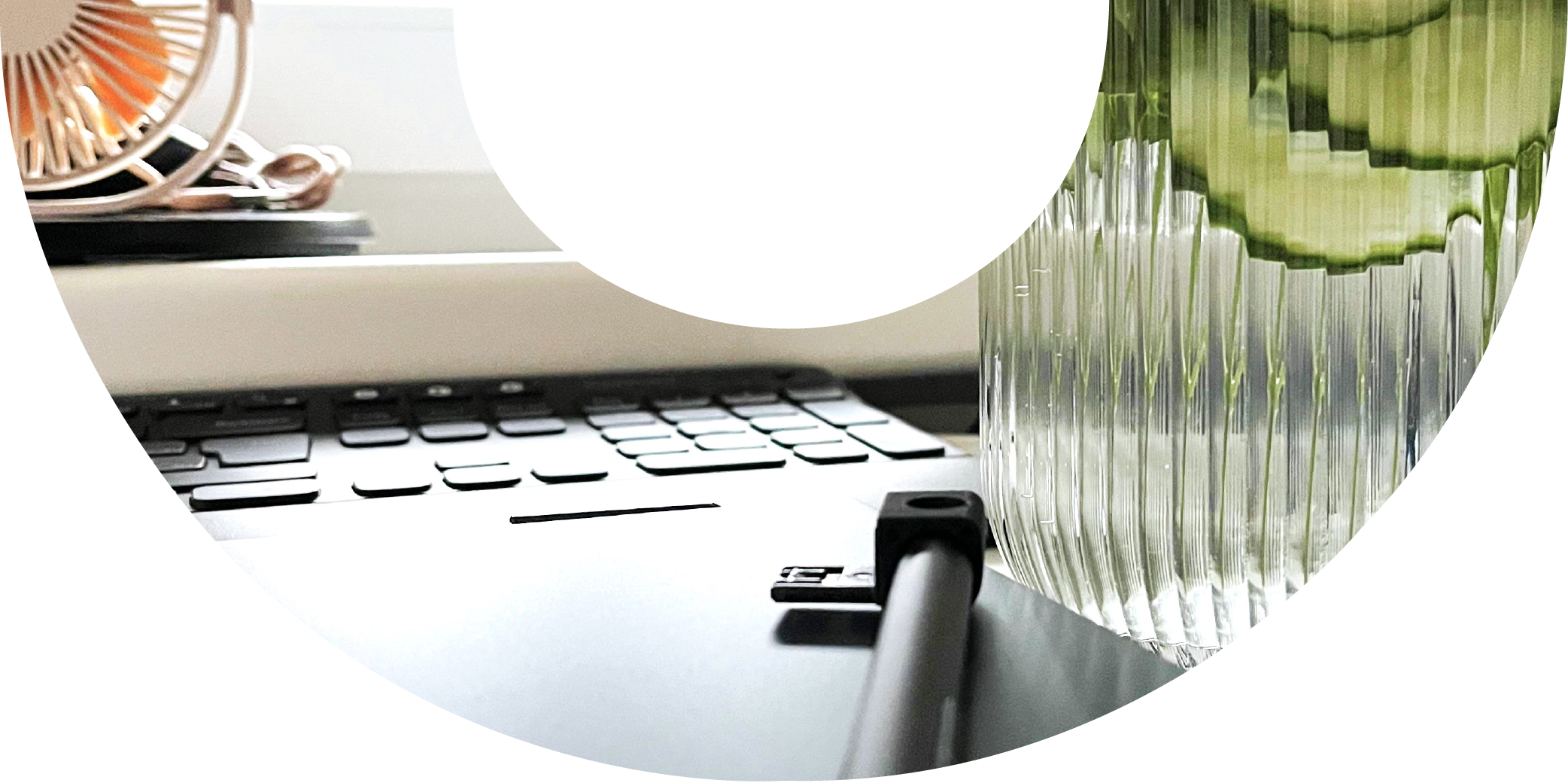 thewedesign Bild von Arbeitsplatz Setup und Getränk