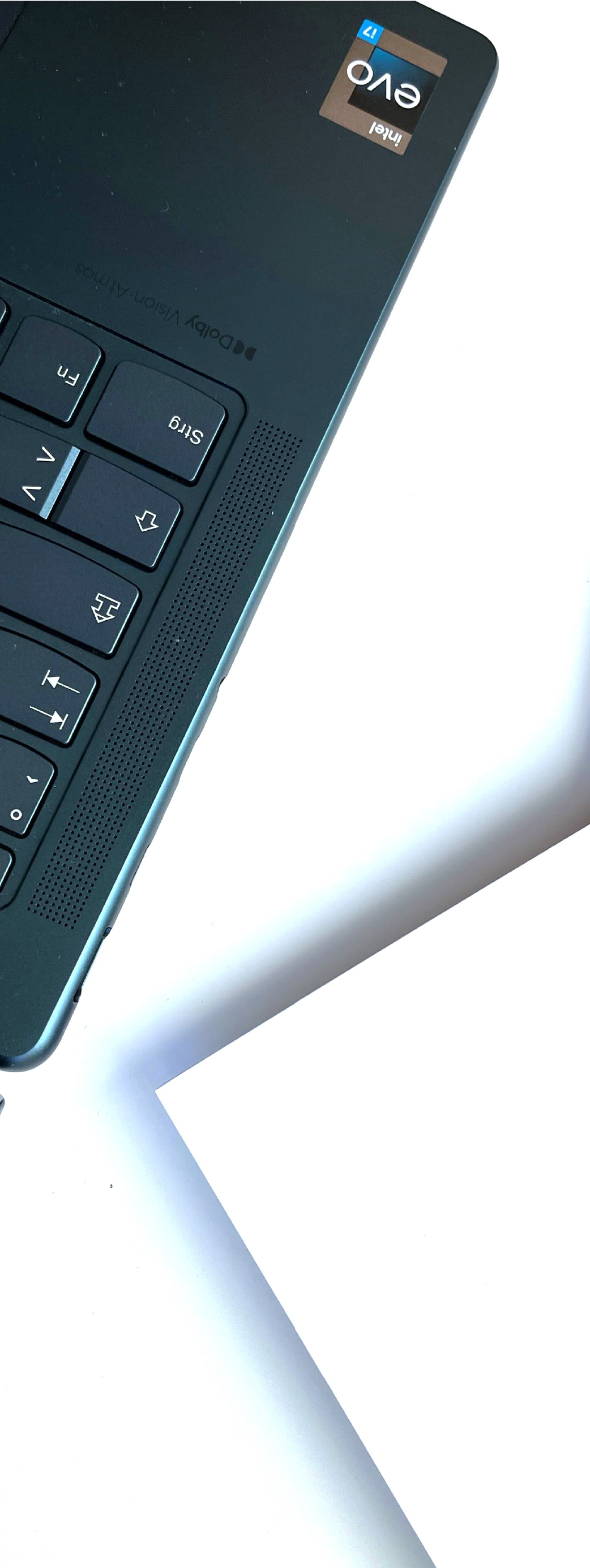 thewedesign Bild von Laptop und Notizblock