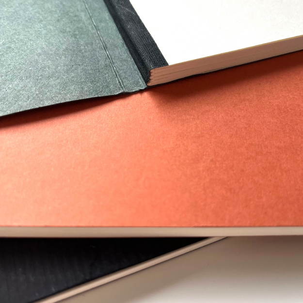 thewedesign Bild von selbst hergestellten Notitzblöcken